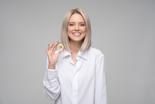 Ethereum (ETH) to Monero (XMR) cryptocurrency exchange concept